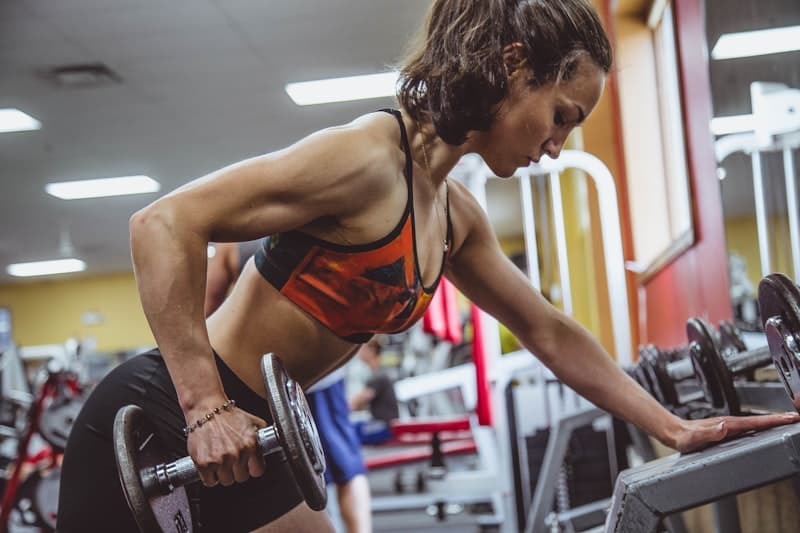 ¿Cuánta proteína necesitas realmente para ganar músculo?